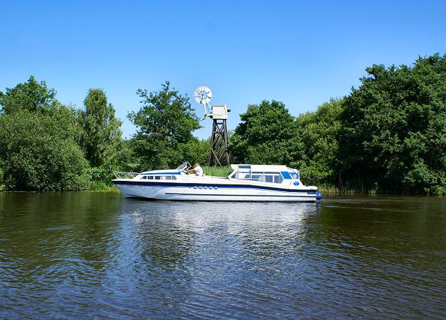 Norfolk Broads boat hire